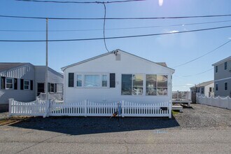 23 Diane Ln in Hampton, NH - Building Photo - Building Photo