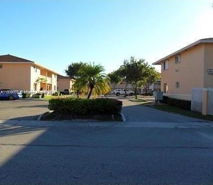 3021 W 76th St in Hialeah, FL - Building Photo
