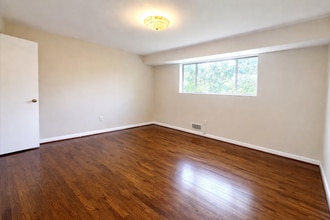 10507 Weymouth St, Unit 102 in Bethesda, MD - Building Photo - Building Photo