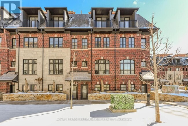 property at 35 Lunar Cres