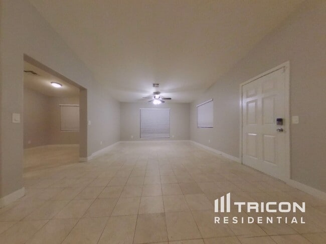 810 S Greenleaf Ln in Avondale, AZ - Building Photo - Building Photo