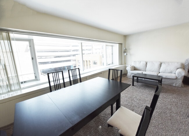 555 E William St, Unit 3i in Ann Arbor, MI - Foto de edificio - Building Photo
