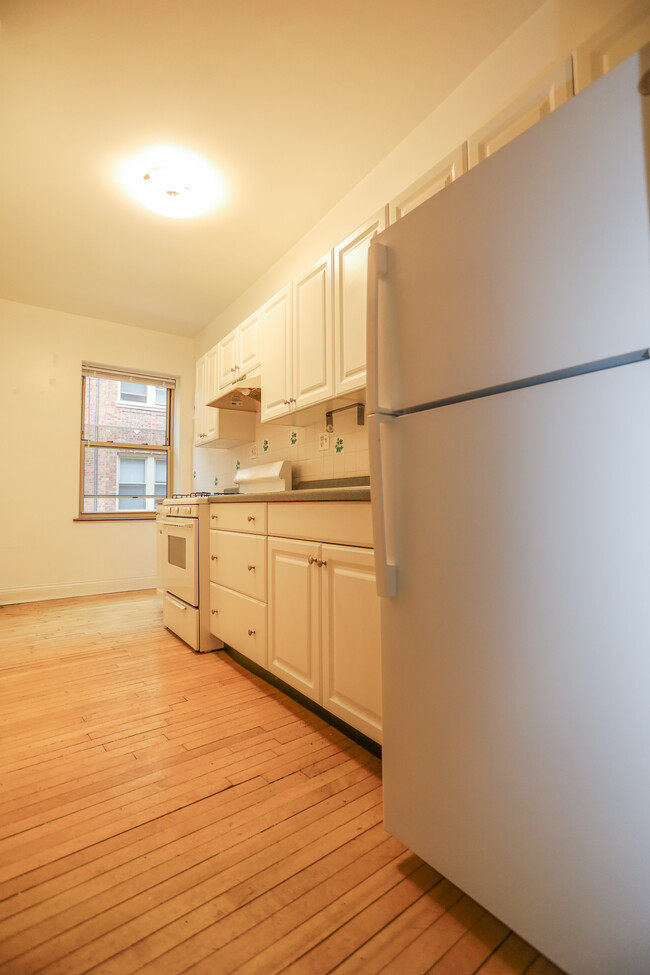 7714 N Sheridan Rd, Unit #1A