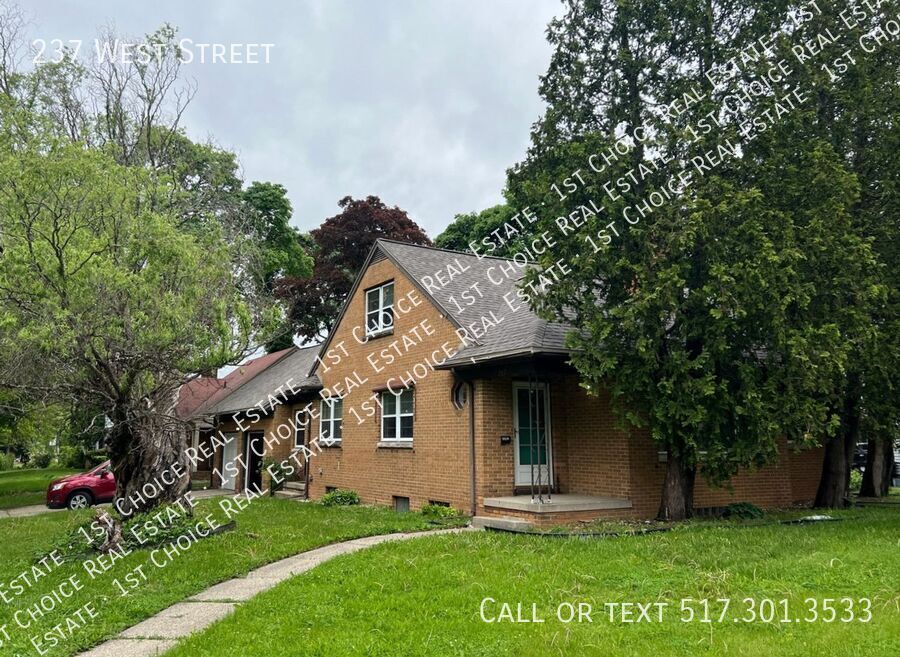 237 West St in Lansing, MI - Building Photo
