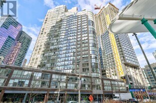 24 Wellesley St W in Toronto, ON - Building Photo