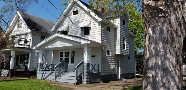 property at 2218 Searsdale Ave