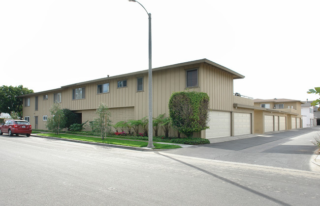 Eastbluff in Newport Beach, CA - Foto de edificio - Building Photo