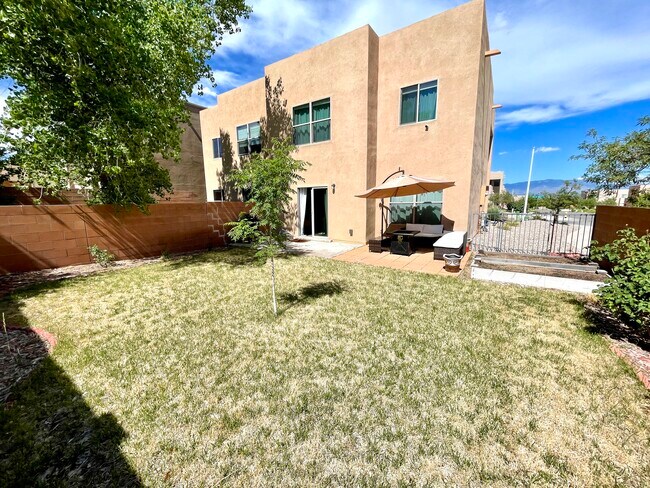 5023 Sala de Tomas Dr NW in Albuquerque, NM - Foto de edificio - Building Photo