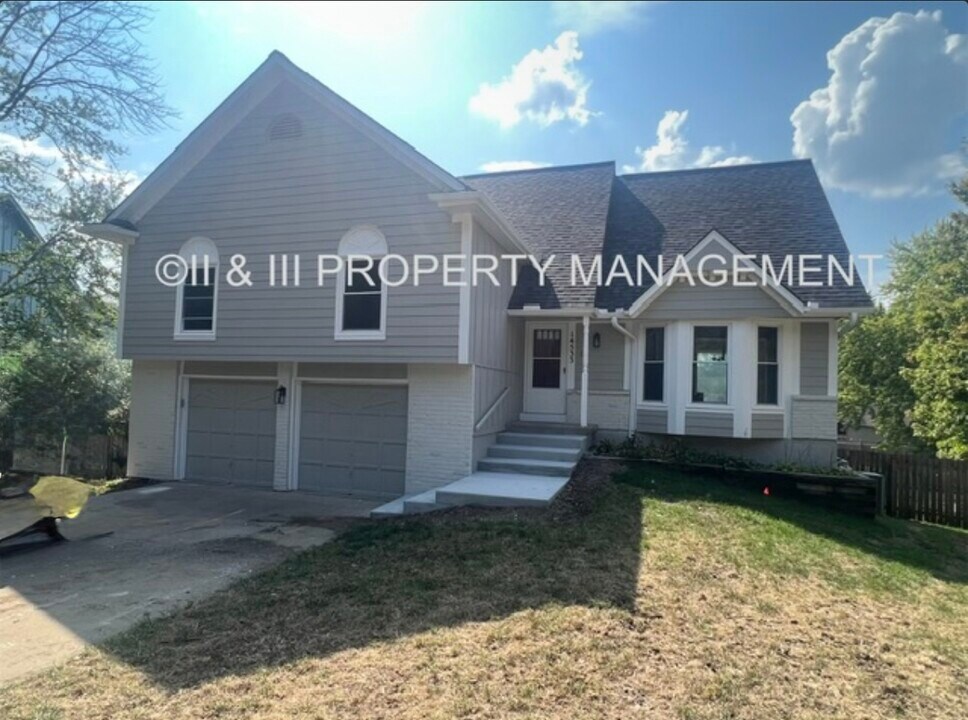 14533 W 86th Terrace in Lenexa, KS - Building Photo
