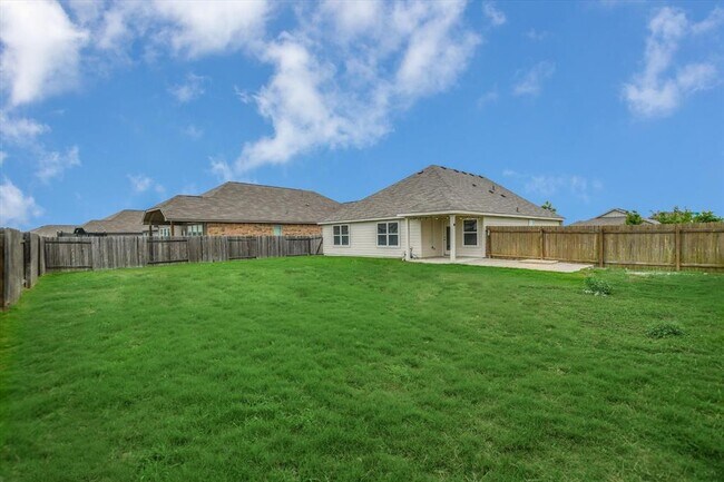 201 Pearland St in Hutto, TX - Building Photo - Building Photo