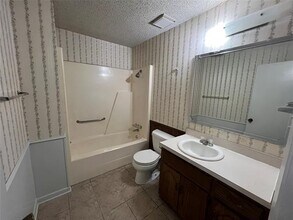425 W Pelton St in Sherman, TX - Building Photo - Building Photo