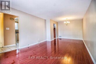 38 Royal Salisbury Way in Brampton, ON - Building Photo - Building Photo