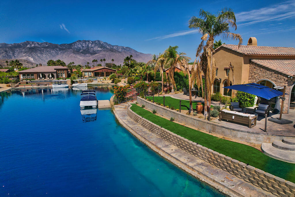 9 Via Santanella in Rancho Mirage, CA - Building Photo