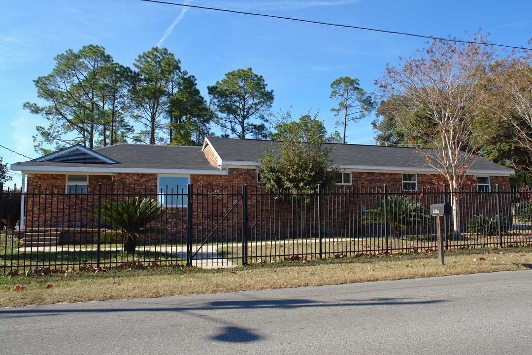 407 Texas Pky in Crestview, FL - Building Photo