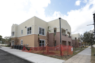 Dozier Apartments in Jacksonville, FL - Building Photo - Building Photo