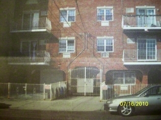 3740 104th St in Corona, NY - Foto de edificio