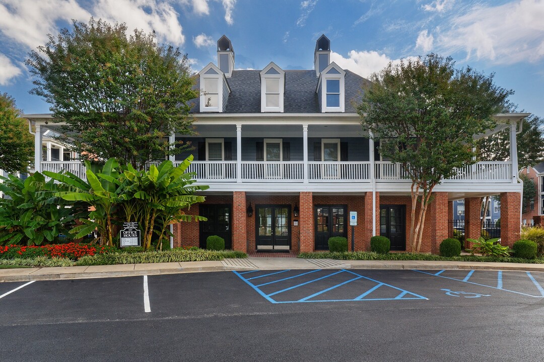 Island Park/Harbor Town Square in Memphis, TN - Foto de edificio