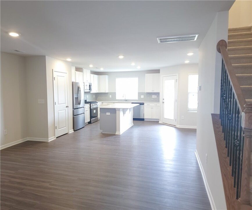 545 Brasstown Ct in Pendleton, SC - Foto de edificio