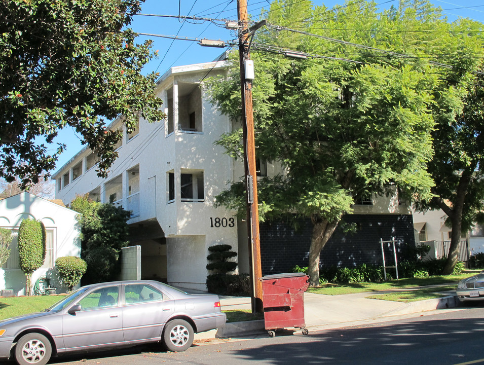 1803 E Glenoaks Blvd in Glendale, CA - Building Photo