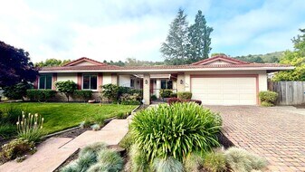 3941 Campolindo Dr in Moraga, CA - Building Photo