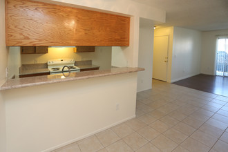 Harbor Village Apartments in Anaheim, CA - Building Photo - Interior Photo