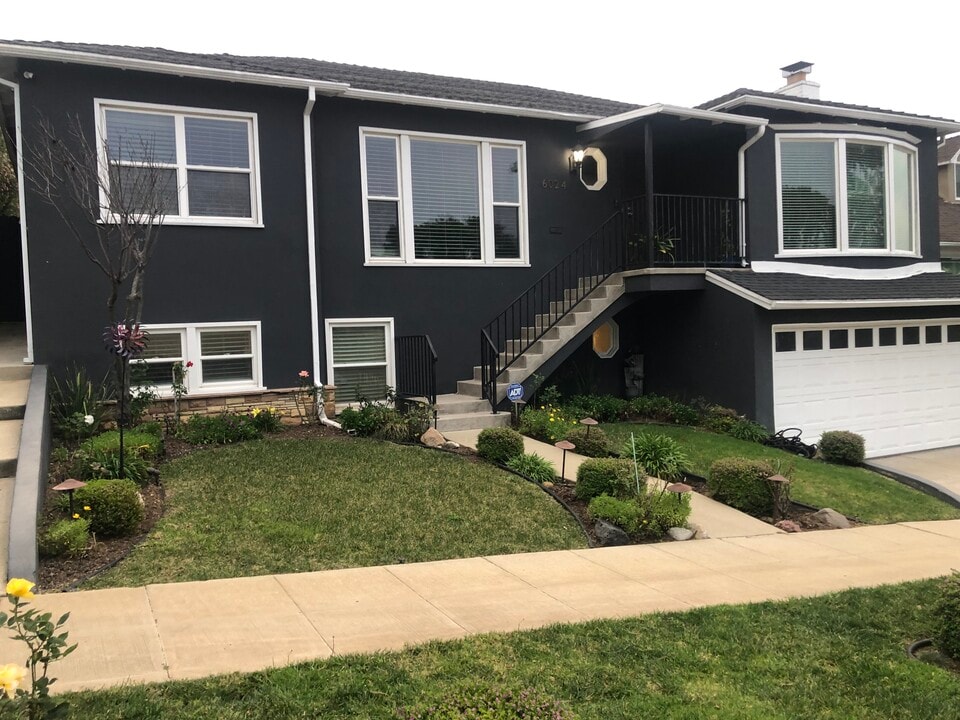 6024 S Mansfield Ave in Los Angeles, CA - Building Photo