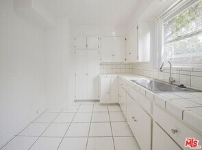 3370 W 83rd St in Inglewood, CA - Building Photo - Building Photo