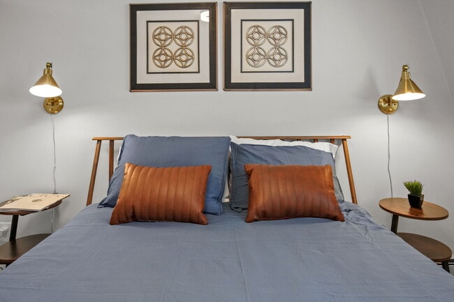 22 Bonazzo Dr, Unit Calmwood in Trumbull, CT - Building Photo - Building Photo