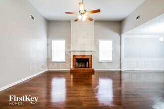 1180 Laurel Cove Dr in Snellville, GA - Foto de edificio - Building Photo