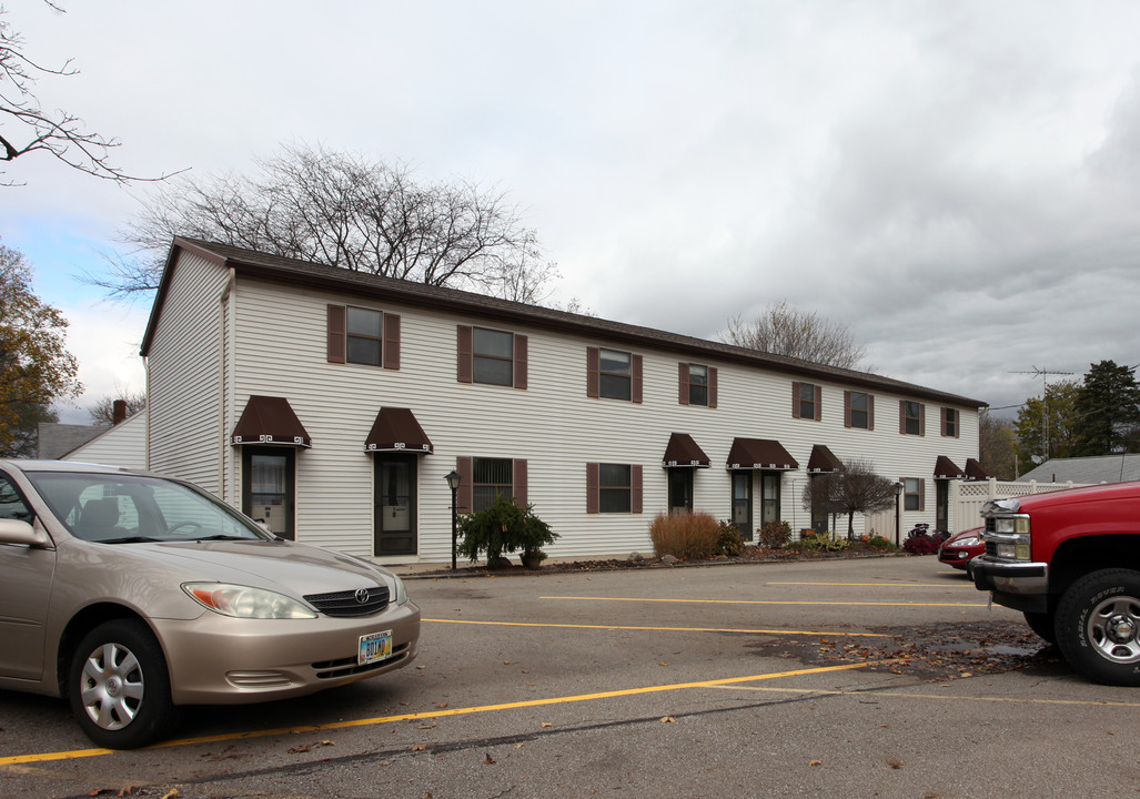 145 Mansfield Ave in Shelby, OH - Building Photo