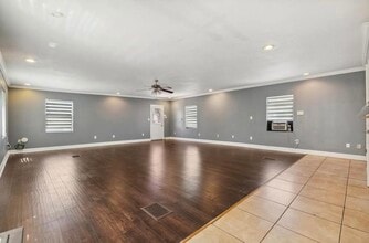 2135 Mirabeau Ave in New Orleans, LA - Foto de edificio - Building Photo