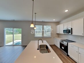 11131 Callahorn Dr in Charlotte, NC - Foto de edificio - Building Photo