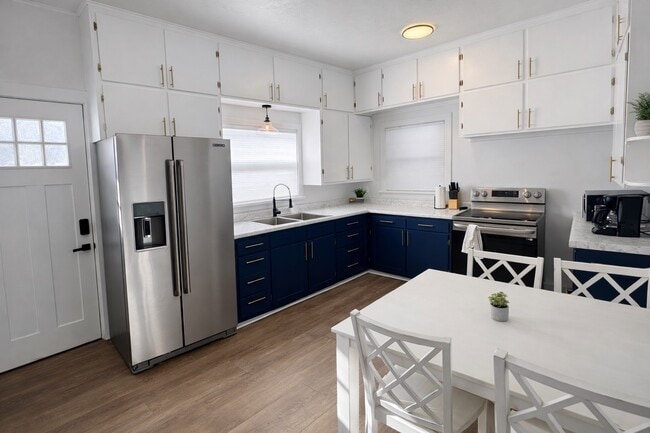 1333 Rhode Island St in Sturgeon Bay, WI - Building Photo - Building Photo