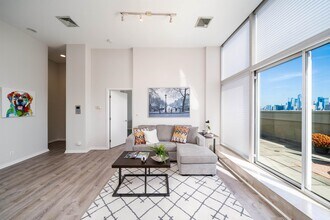 689 Marin Blvd in Jersey City, NJ - Foto de edificio - Building Photo