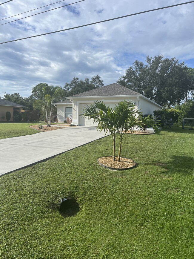 2315 Snowflake Ln in North Port, FL - Building Photo - Building Photo
