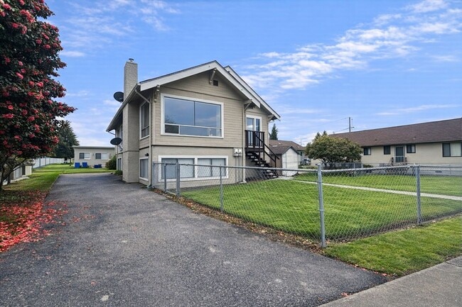 811 N 3rd St in Renton, WA - Building Photo - Building Photo