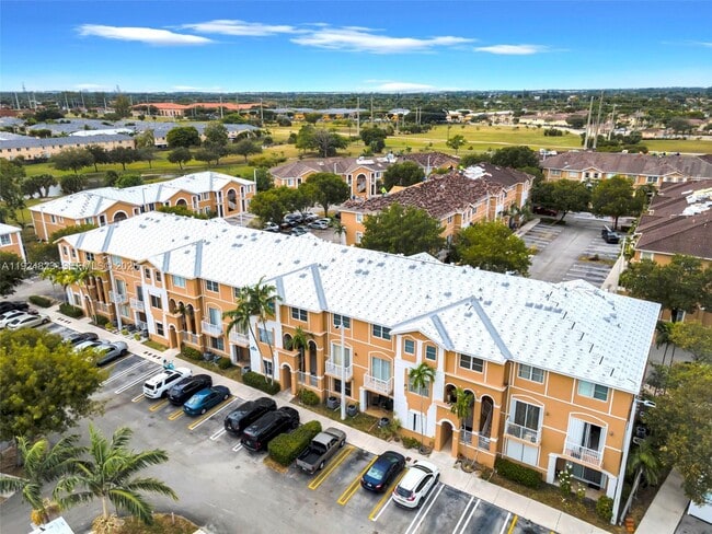 7250 NW 177th St in Hialeah, FL - Building Photo - Building Photo