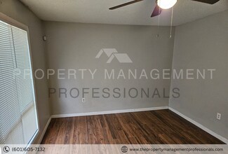 1324 Marydale Dr in Jackson, MS - Building Photo - Building Photo