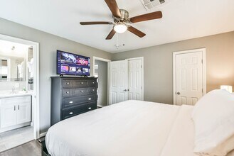 5650 Ludington Dr in Houston, TX - Building Photo - Building Photo