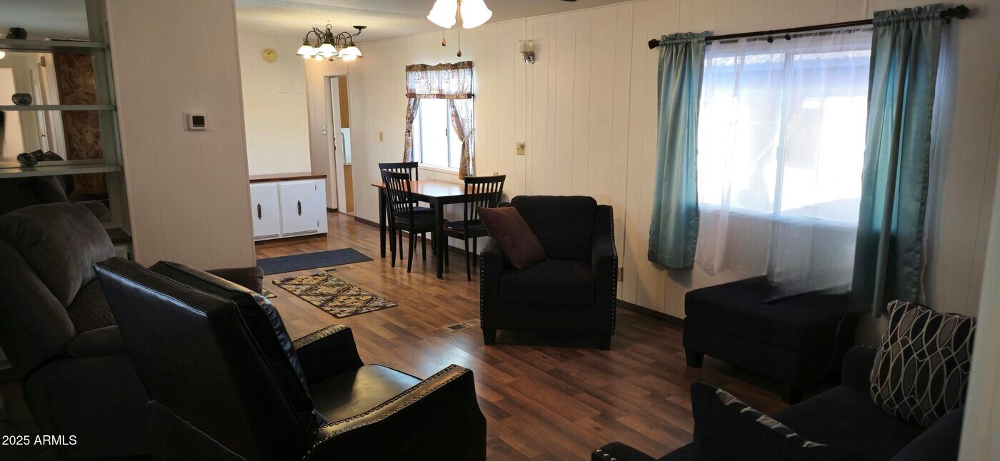 26545 Grandview W Dr in Congress, AZ - Foto de edificio