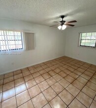 811 NE 199th St in Miami, FL - Building Photo - Building Photo
