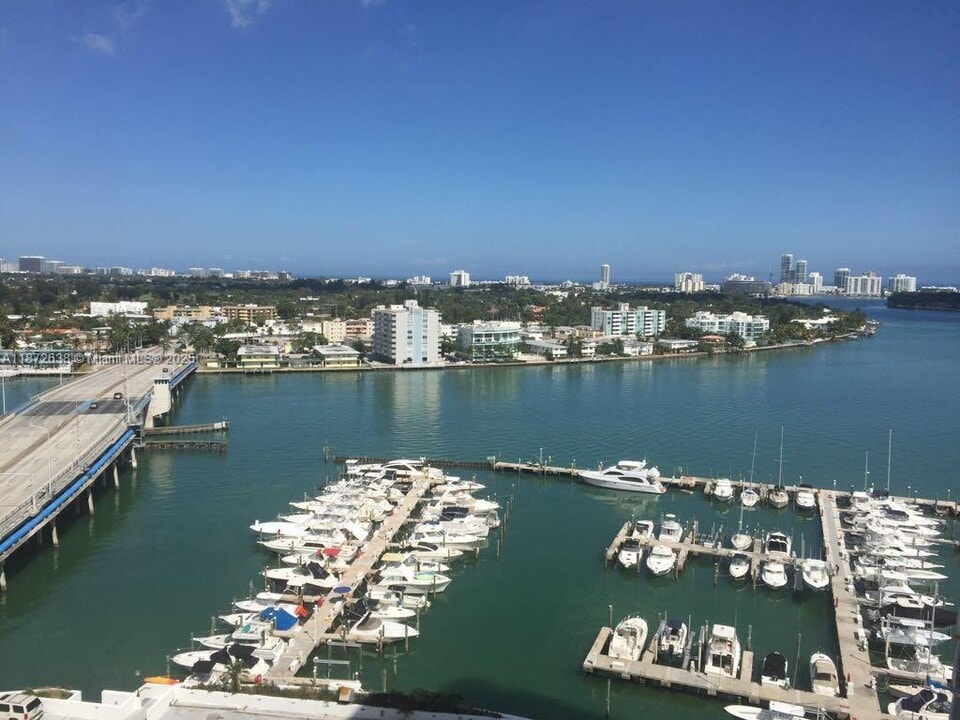 7601 E Treasure Dr in Miami Beach, FL - Building Photo
