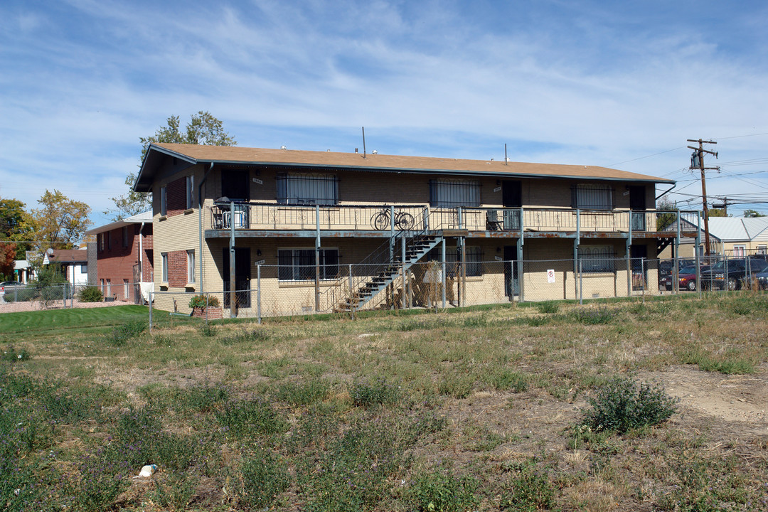 1580 Lansing St in Aurora, CO - Foto de edificio