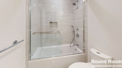 9 Mount Everett St, Unit 4 in Boston, MA - Foto de edificio - Building Photo