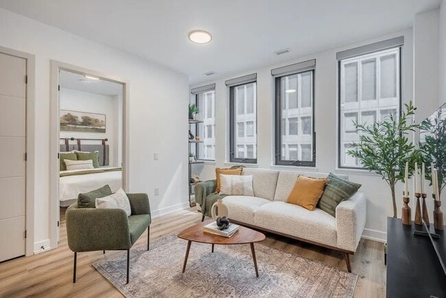 360 Laurier in Ottawa, ON - Building Photo - Building Photo