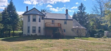 66 Monsey Heights Rd in Airmont, NY - Building Photo - Building Photo