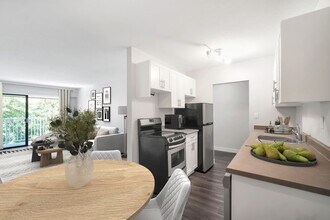 Lynn Gary Apartments in New Westminster, BC - Building Photo - Building Photo