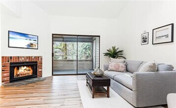 12229 100th Ave NE in Kirkland, WA - Building Photo - Building Photo