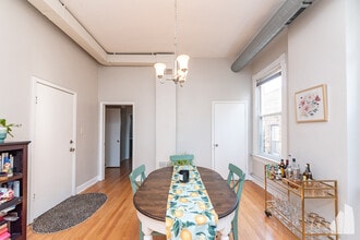 1429 W Chicago Ave in Chicago, IL - Building Photo - Building Photo