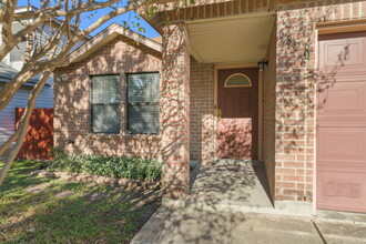 6820 Flatstone Pass in Converse, TX - Building Photo - Building Photo